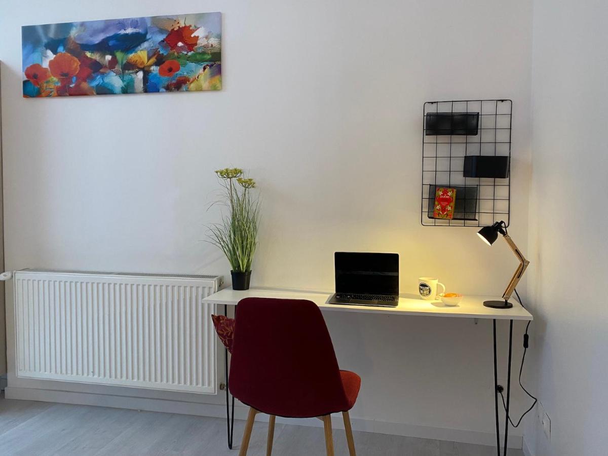 La Maison D'Angelique - Colocation Hoteliere A 150M Gare Tgv- Grande Cuisine Equipee & Salon - Fibre - Netflix Niort Buitenkant foto